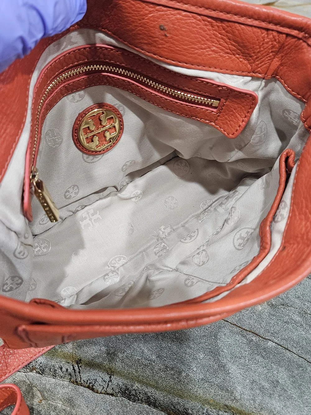 Tory Burch Amanda Logo Clutch Crossbody Coral Pebbled Leather Gold Chain